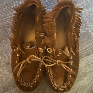 Minnetonka Low Concho Fringe Brown Moccasins